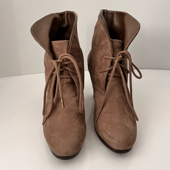 Expression Suede Lace up Ankle Boots 3” heels Ladies Chocolate Brown Size 7 - Picture 3 of 8